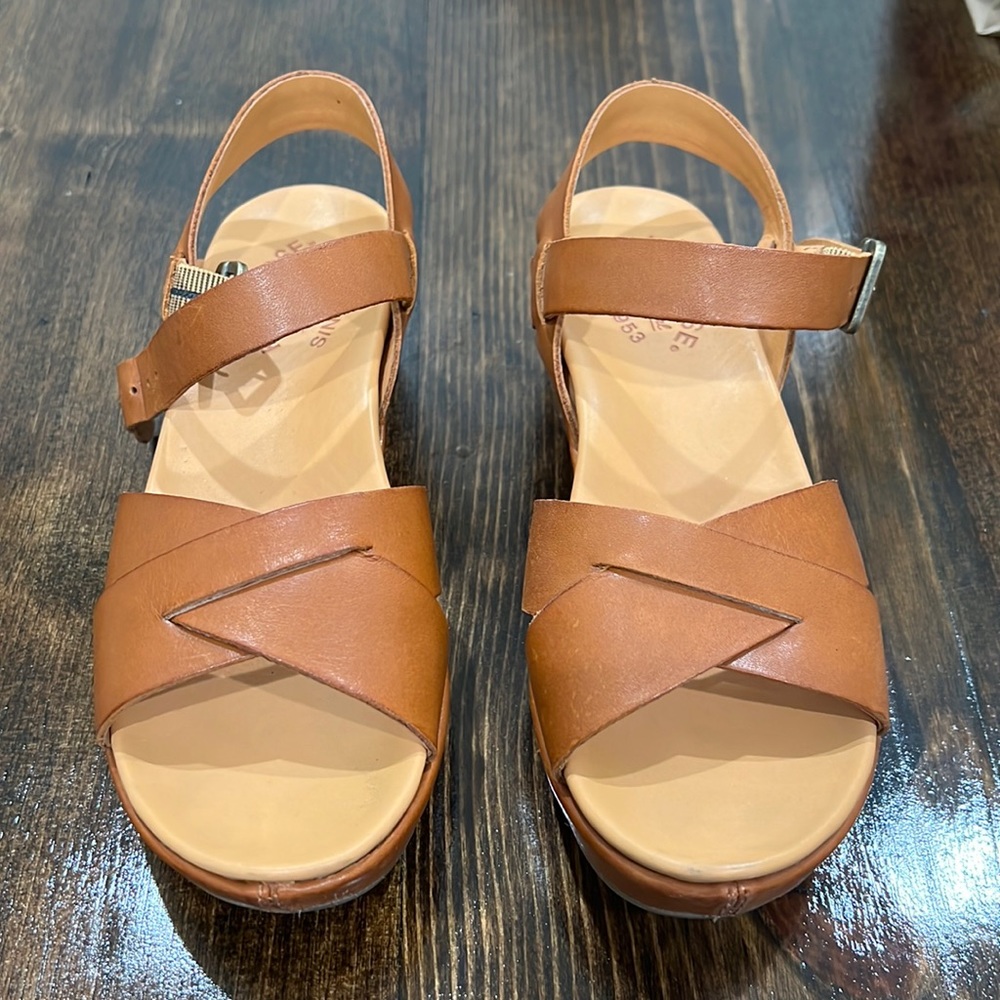 Kork-Ease Myrna classic wedge sandals size 6